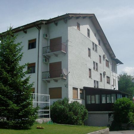 Dujany Hotel Nus Exterior photo