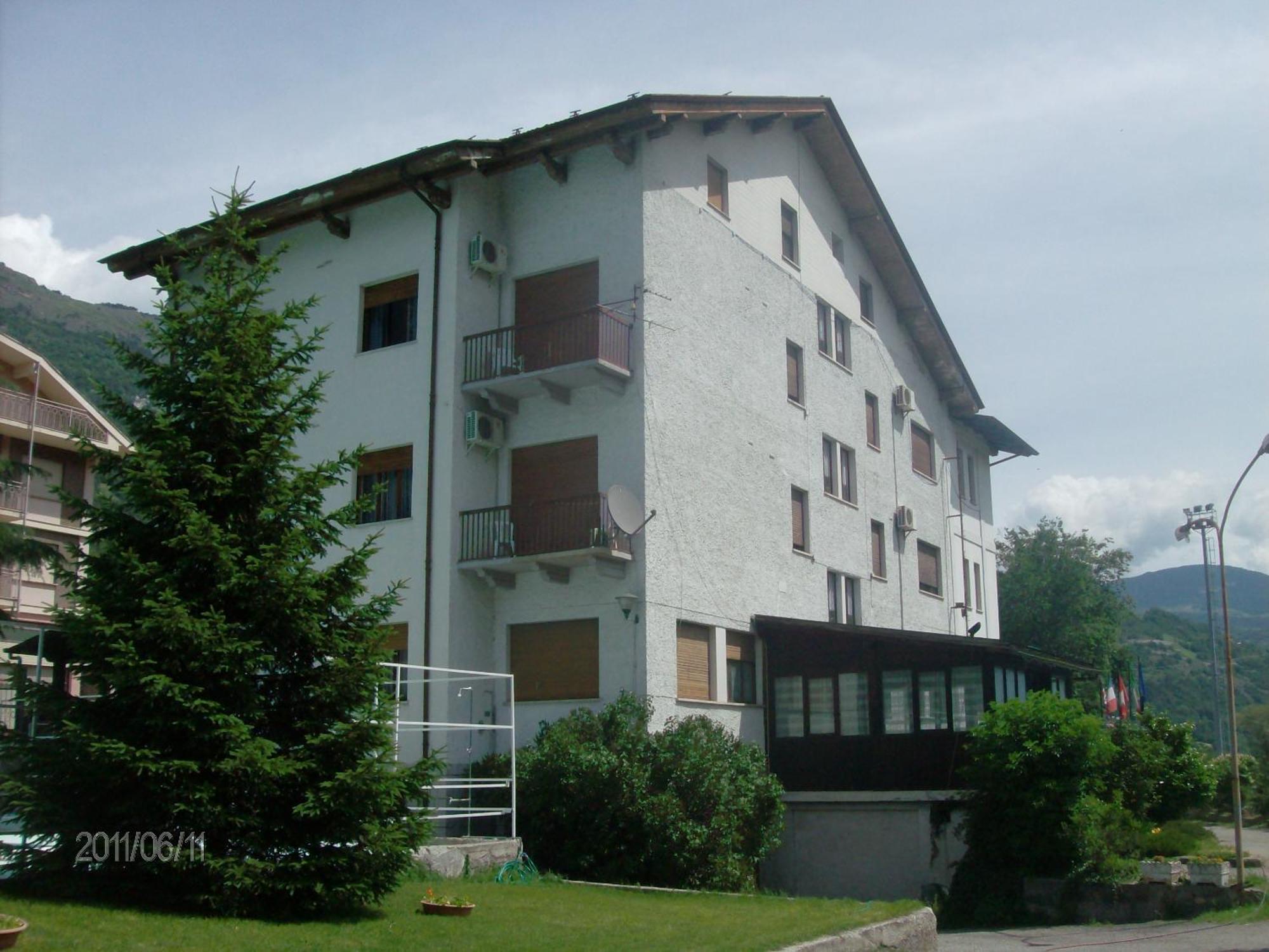 Dujany Hotel Nus Exterior photo