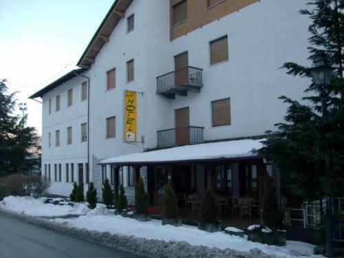 Dujany Hotel Nus Exterior photo