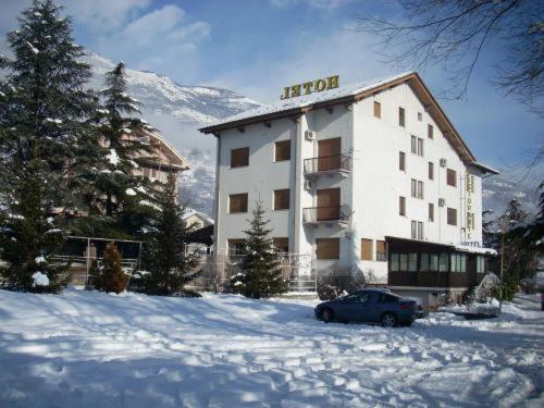 Dujany Hotel Nus Exterior photo