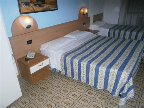 Dujany Hotel Nus Exterior photo