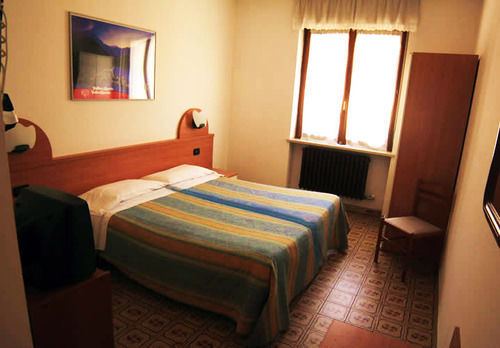 Dujany Hotel Nus Exterior photo